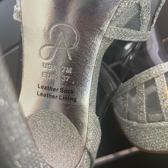New Adrianna Papell Silver Mesh Platform Metallic Peep Toe Heels Size 7M - Picture 4 of 15